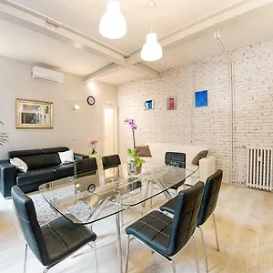 Modern Near Colosseum Apartamento