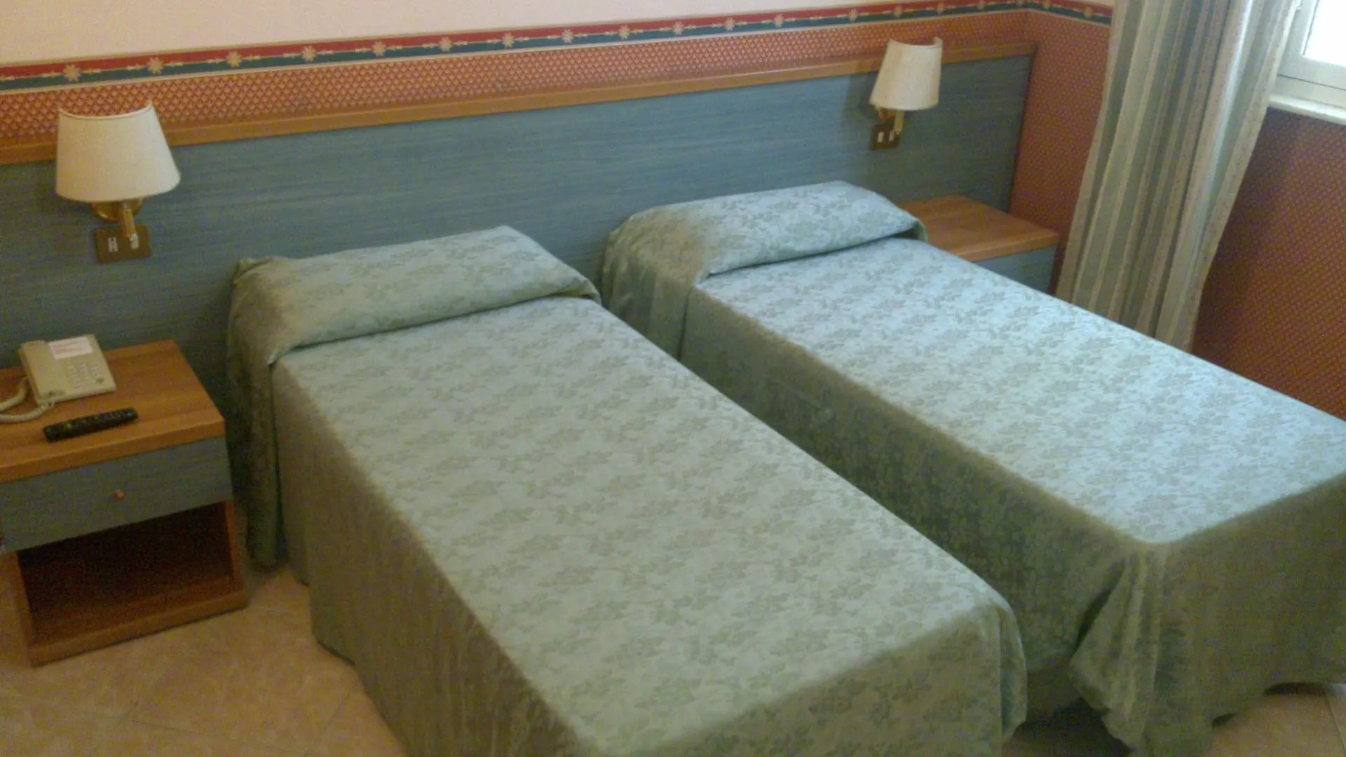 Hotel Lazzari Rome 2*,  Italy