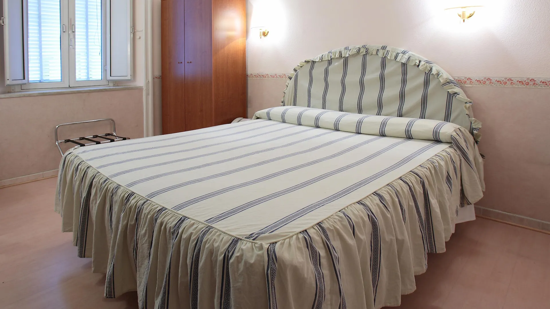 Hotel Lazzari Rome 2*,  Italy